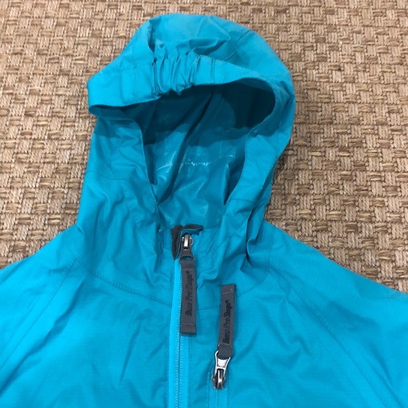 Simple blue/green rain shell. Size 4-5 - Picture 2 of 5